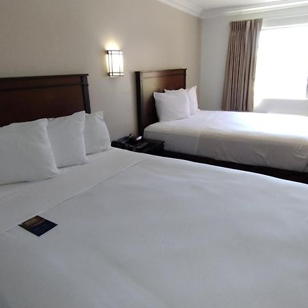 เบย์มอนต์ บาย วินด์แฮม ออนแทริโอ Hotel ออนตาริโอ ภายนอก รูปภาพ